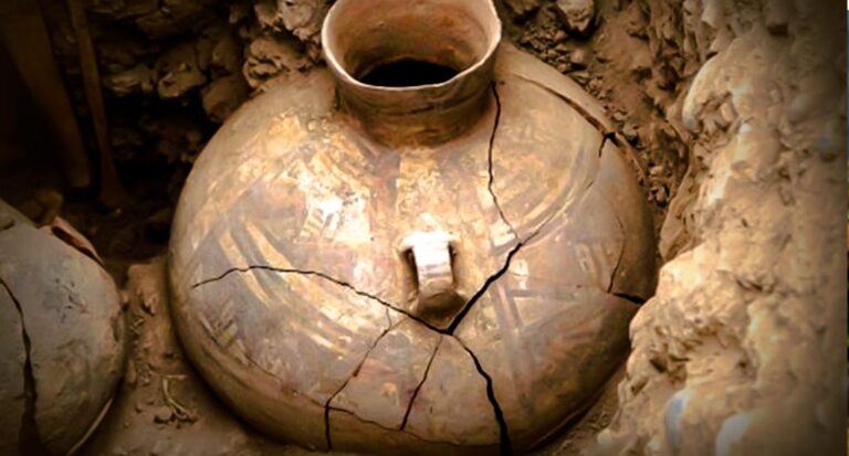 Archaeologists found a 1000-year-old mummy from the Ychsma culture in ...